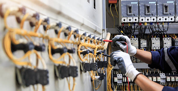 Professional Electrician technician working in Mountain View, NC